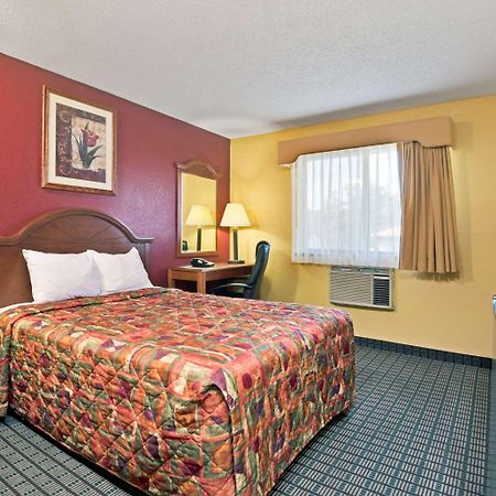 Days Inn By Wyndham Torrington Exterior foto
