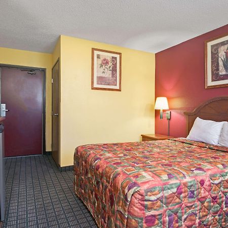 Days Inn By Wyndham Torrington Exterior foto